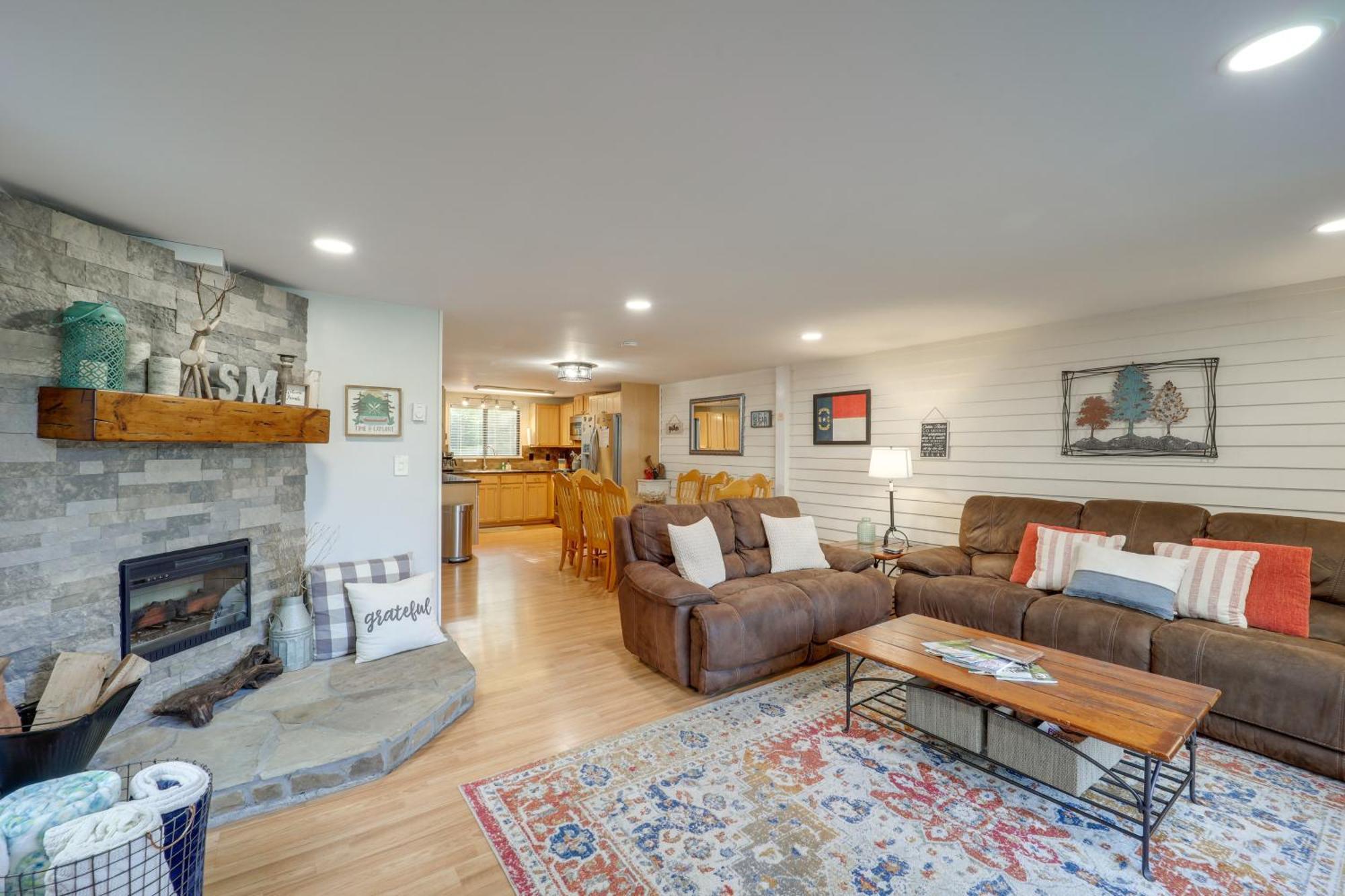Sugar Mountain Condo With Aandc - Walk To Ski And Golf! Exteriör bild